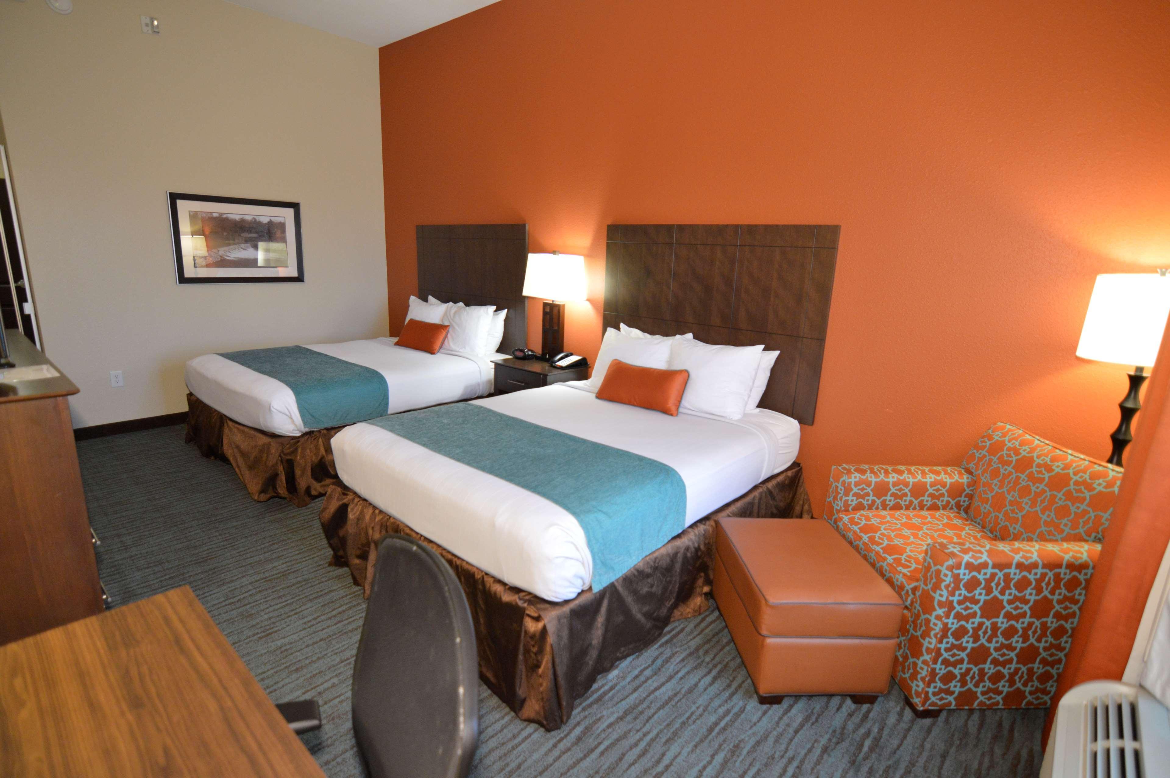 Best Western Plus Longhorn Inn & Suites Luling Exterior photo