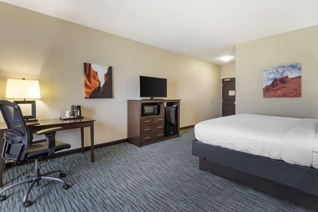 Best Western Plus Longhorn Inn & Suites Luling Room photo