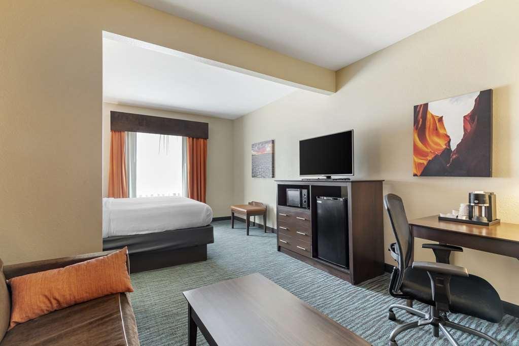 Best Western Plus Longhorn Inn & Suites Luling Room photo